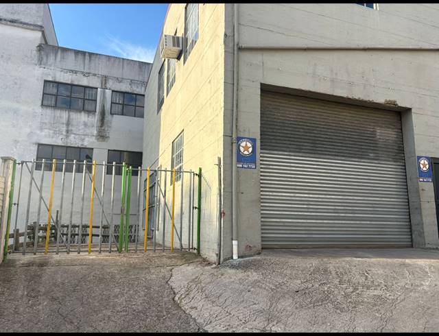 252M² WAREHOUSE TO LET IN BRIARDENE